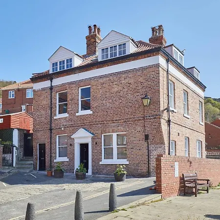 Host & - Ocean Pearl *