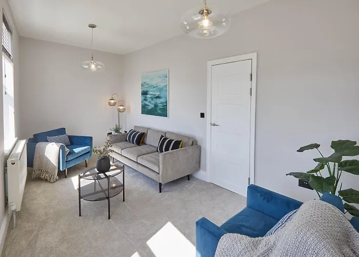 Host & - Ocean Pearl