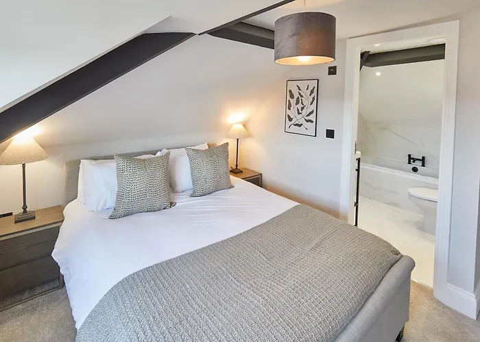 Host & - Ocean Pearl *