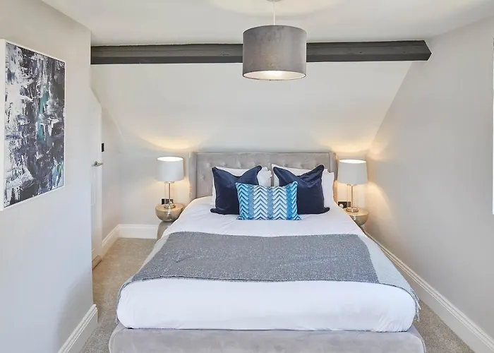 Host & - Ocean Pearl *