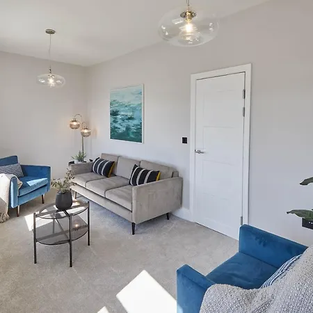 Host & - Ocean Pearl