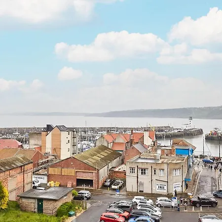 Host & - Ocean Pearl *