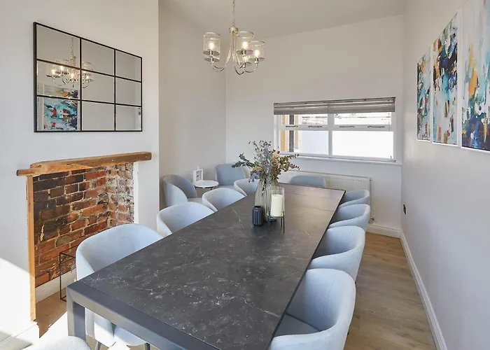 Host & - Ocean Pearl Скарборо